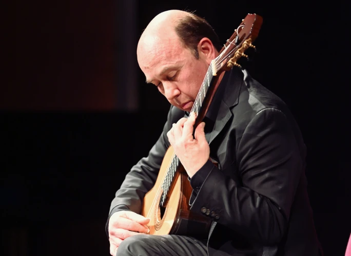 Струнен Квартет ФРОШ | Мигел Трапага Санчес – китара  1